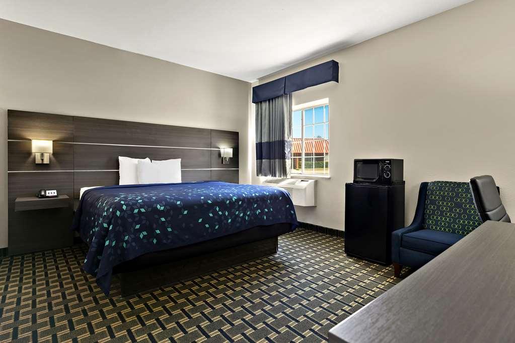 Surestay Plus Hotel By Best Western Tulsa East Стая снимка